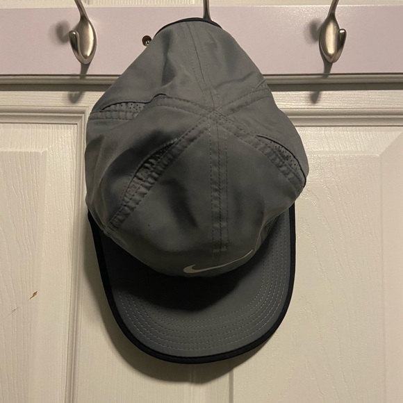 Nike Hat - Picture 1 of 3